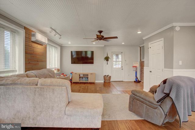 374 GLEN STREET, Chambersburg, PA 17201