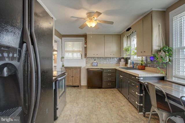 374 GLEN STREET, Chambersburg, PA 17201