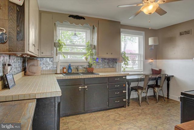 374 GLEN STREET, Chambersburg, PA 17201