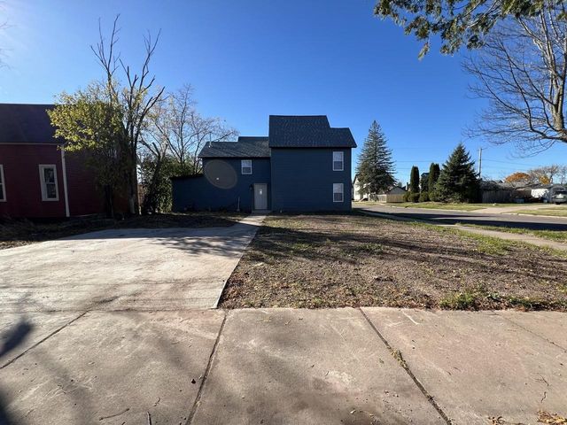 306 7th St W, Ashland, WI 54806