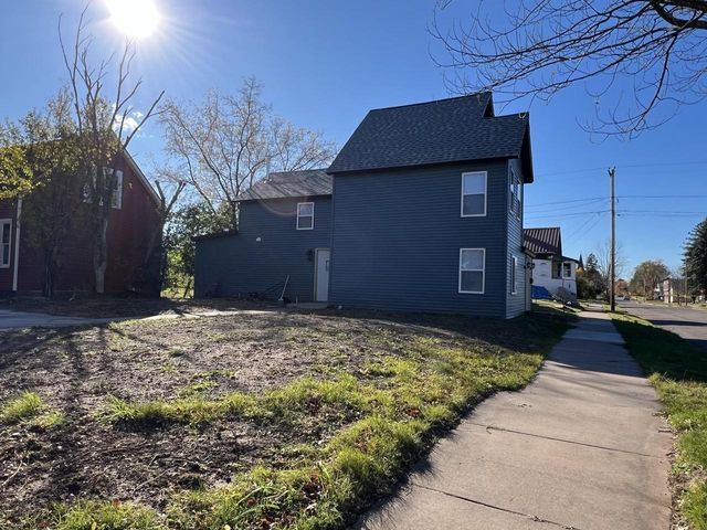 306 7th St W, Ashland, WI 54806