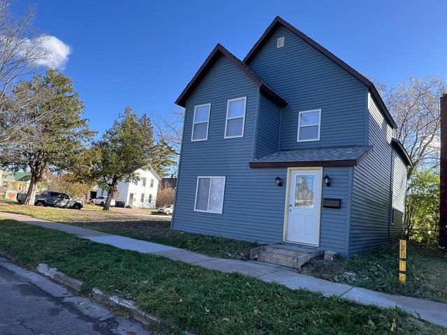 306 7th St W, Ashland, WI 54806