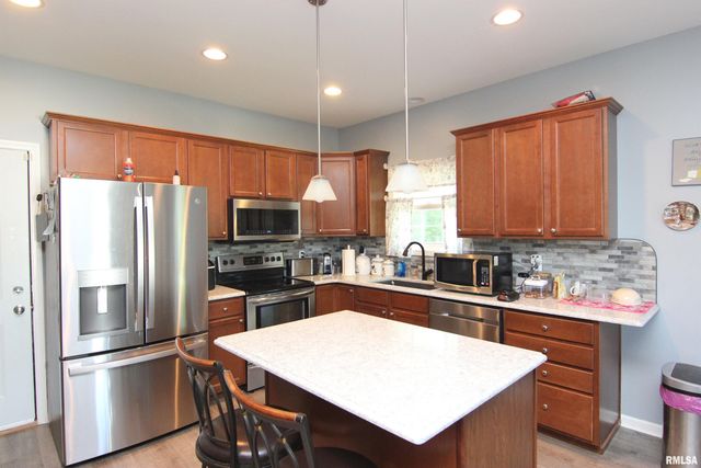 1502 ELIZABETH Lane, Metamora, IL 61548