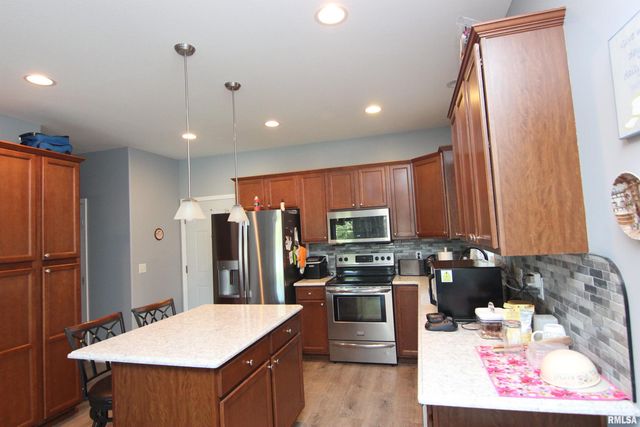 1502 ELIZABETH Lane, Metamora, IL 61548