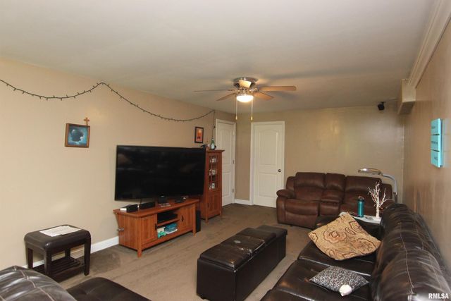 1502 ELIZABETH Lane, Metamora, IL 61548