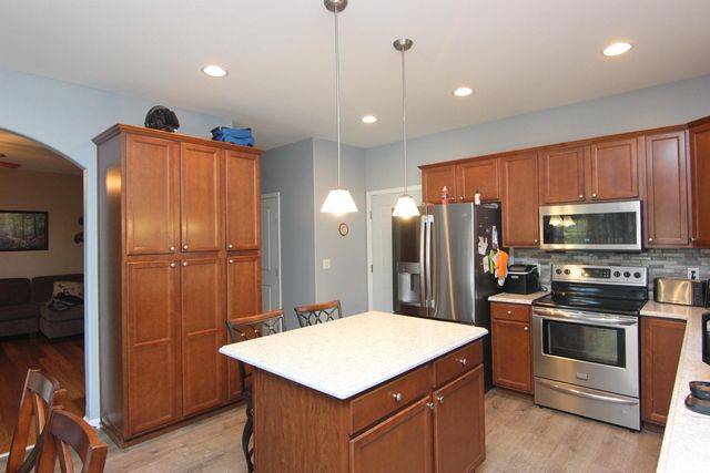 1502 ELIZABETH Lane, Metamora, IL 61548