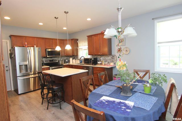1502 ELIZABETH Lane, Metamora, IL 61548