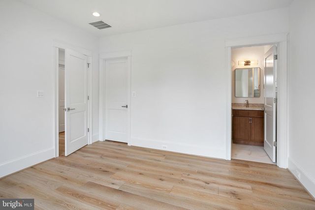 502 N JACKSON ST, Arlington, VA 22201