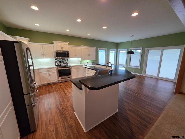 7322 S 93rd Street, La Vista, NE 68128