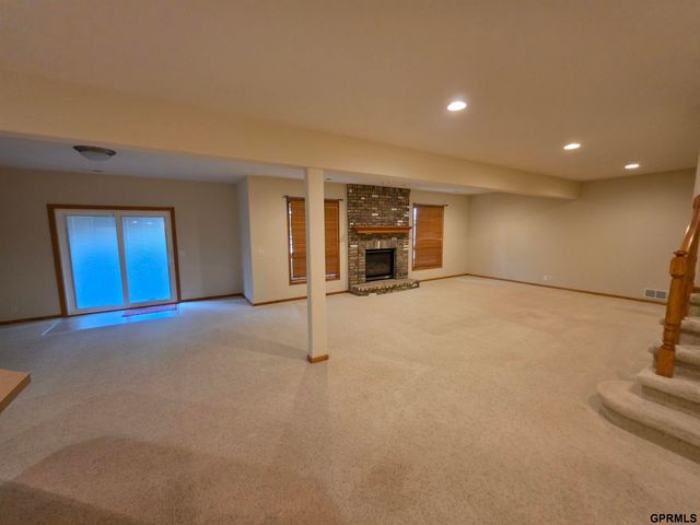 7322 S 93rd Street, La Vista, NE 68128