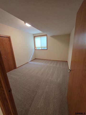 7322 S 93rd Street, La Vista, NE 68128