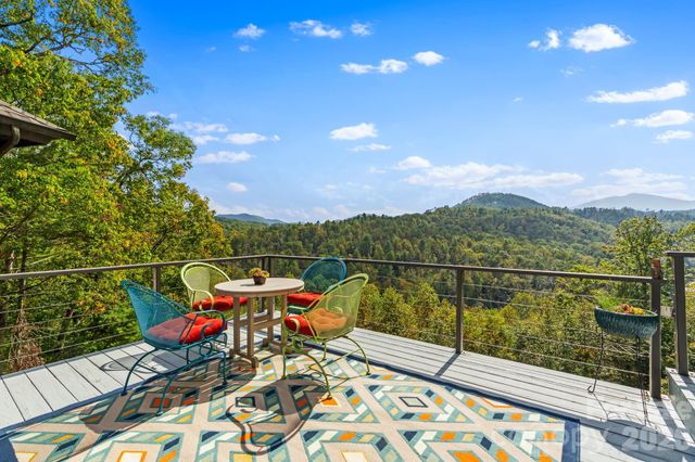 496 English Lane, Bakersville, NC 28705