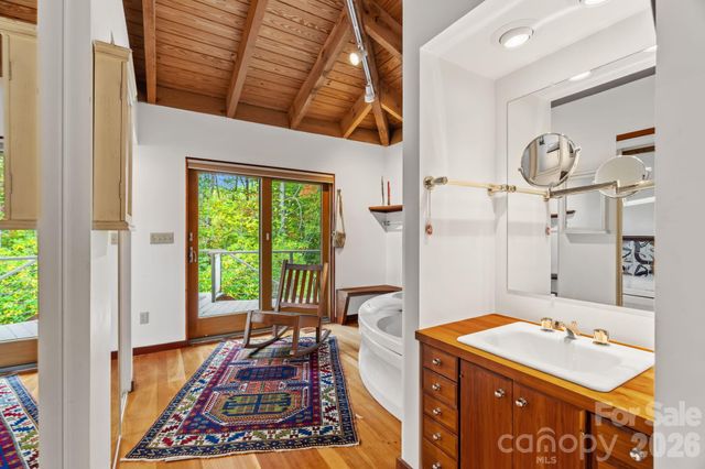 496 English Lane, Bakersville, NC 28705