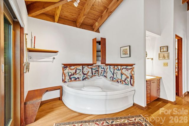 496 English Lane, Bakersville, NC 28705