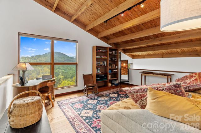 496 English Lane, Bakersville, NC 28705
