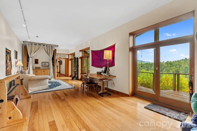 496 English Lane, Bakersville, NC 28705
