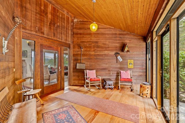 496 English Lane, Bakersville, NC 28705