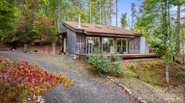 496 English Lane, Bakersville, NC 28705