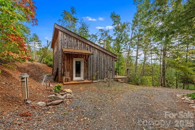 496 English Lane, Bakersville, NC 28705