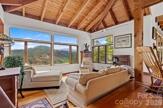 496 English Lane, Bakersville, NC 28705