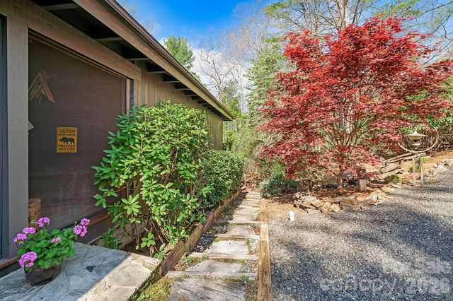 496 English Lane, Bakersville, NC 28705