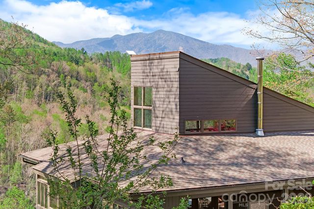 496 English Lane, Bakersville, NC 28705