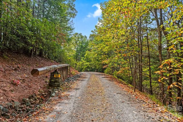 496 English Lane, Bakersville, NC 28705