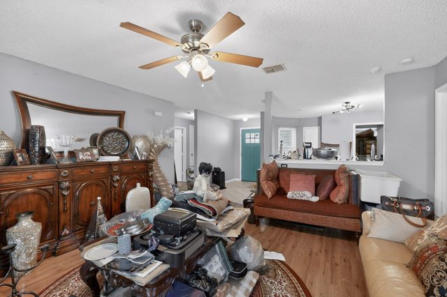 212 Crystalwood Drive, Mesquite, TX 75149