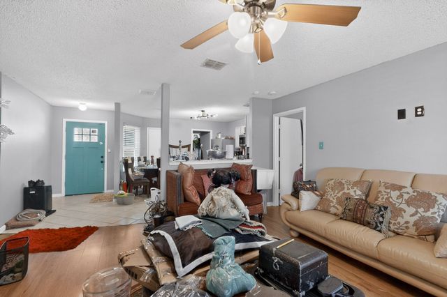 212 Crystalwood Drive, Mesquite, TX 75149
