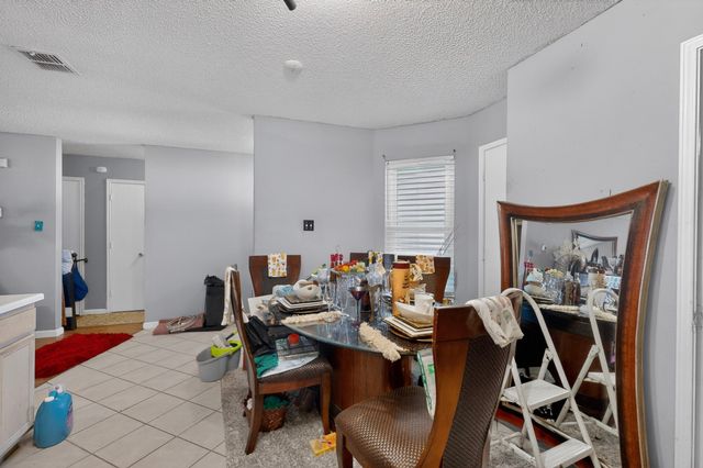 212 Crystalwood Drive, Mesquite, TX 75149