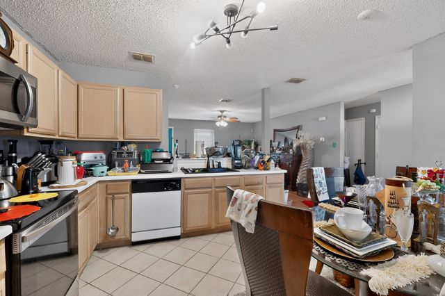 212 Crystalwood Drive, Mesquite, TX 75149