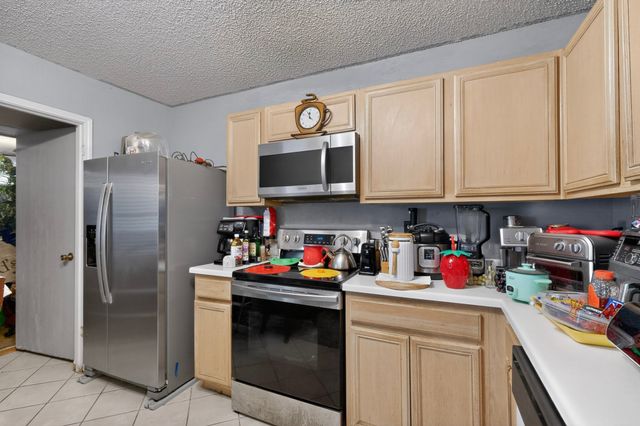 212 Crystalwood Drive, Mesquite, TX 75149