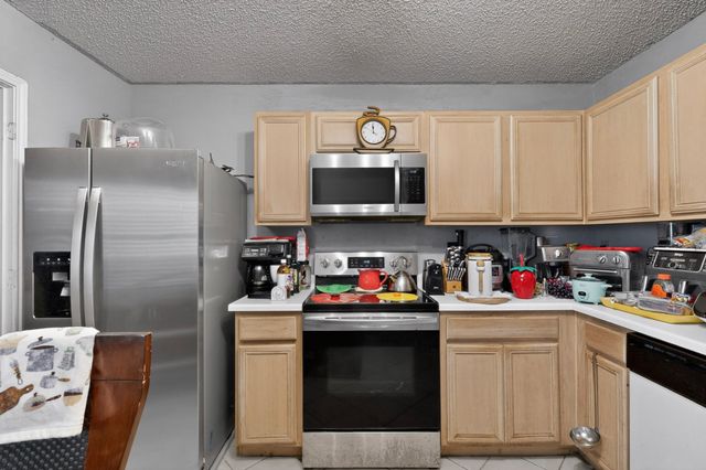 212 Crystalwood Drive, Mesquite, TX 75149