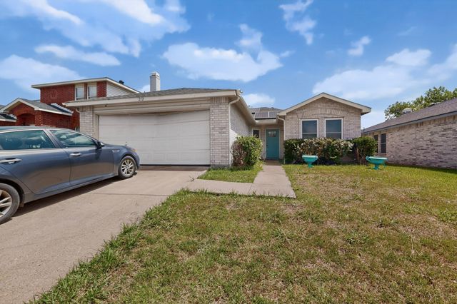 212 Crystalwood Drive, Mesquite, TX 75149