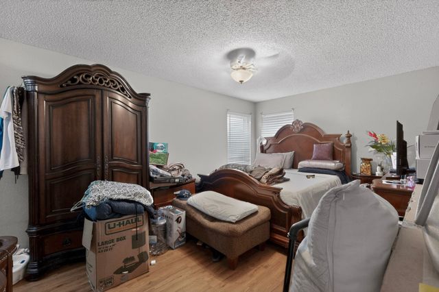 212 Crystalwood Drive, Mesquite, TX 75149