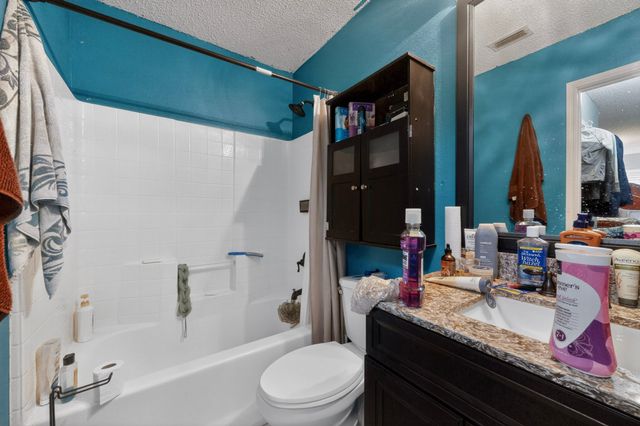 212 Crystalwood Drive, Mesquite, TX 75149