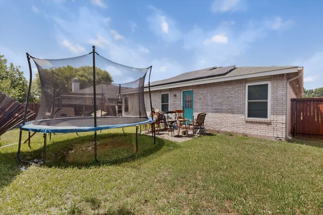 212 Crystalwood Drive, Mesquite, TX 75149