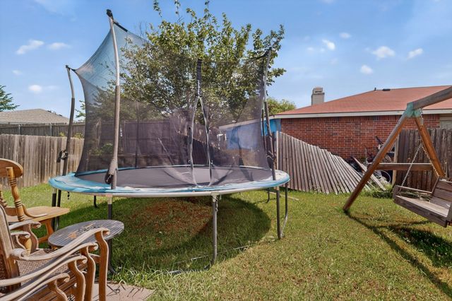 212 Crystalwood Drive, Mesquite, TX 75149