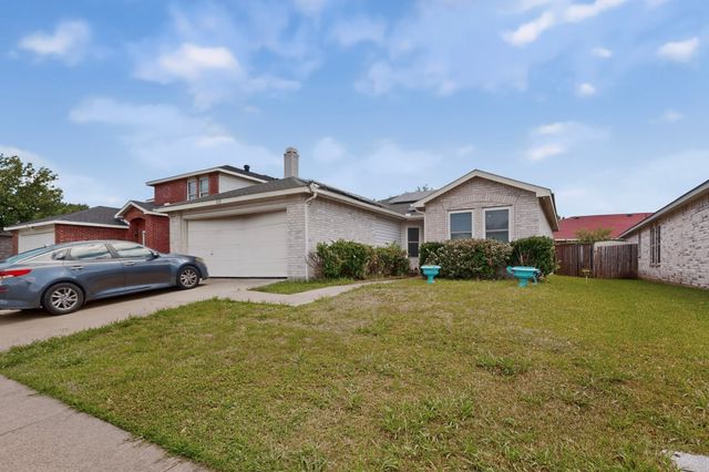 212 Crystalwood Drive, Mesquite, TX 75149