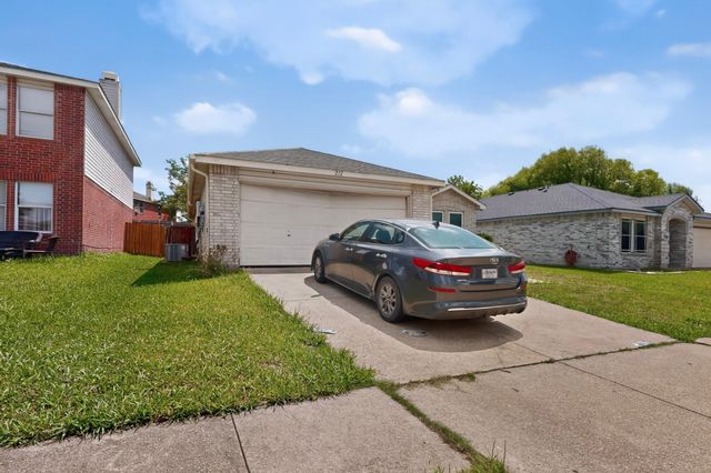 212 Crystalwood Drive, Mesquite, TX 75149