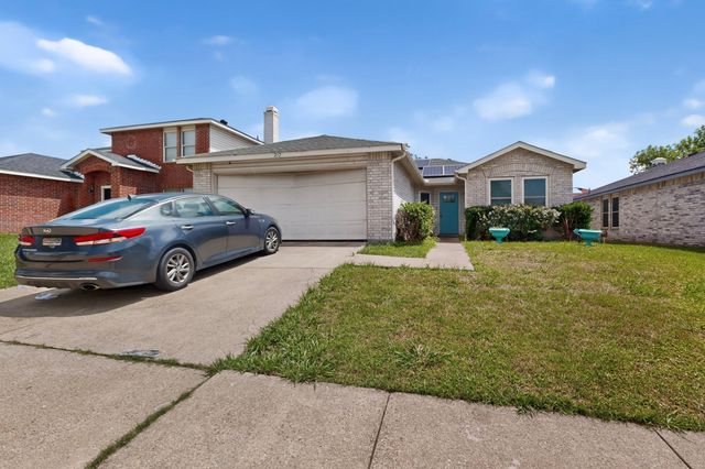 212 Crystalwood Drive, Mesquite, TX 75149