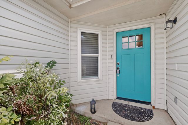 212 Crystalwood Drive, Mesquite, TX 75149