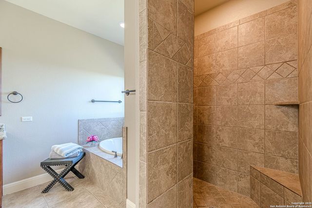 1950 Triple Peak, Canyon Lake, TX 78133