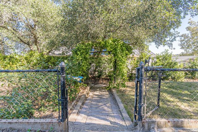 1950 Triple Peak, Canyon Lake, TX 78133