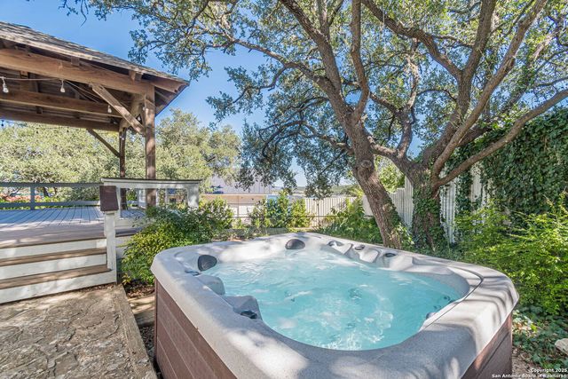 1950 Triple Peak, Canyon Lake, TX 78133