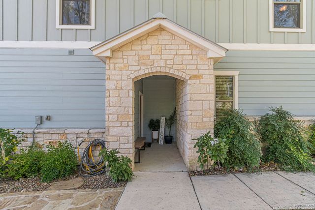 1950 Triple Peak, Canyon Lake, TX 78133