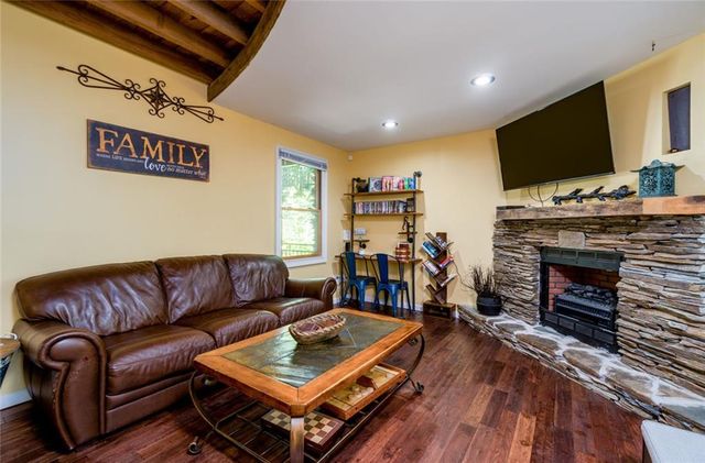 350 Galway Drive, Kingston, GA 30145