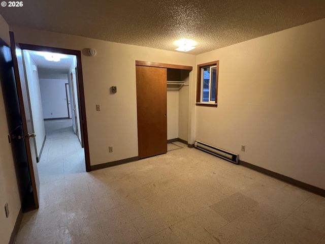 9818 Se CLACKAMAS Rd, Clackamas, OR 97015