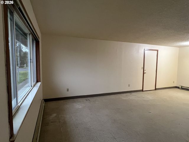 9818 Se CLACKAMAS Rd, Clackamas, OR 97015