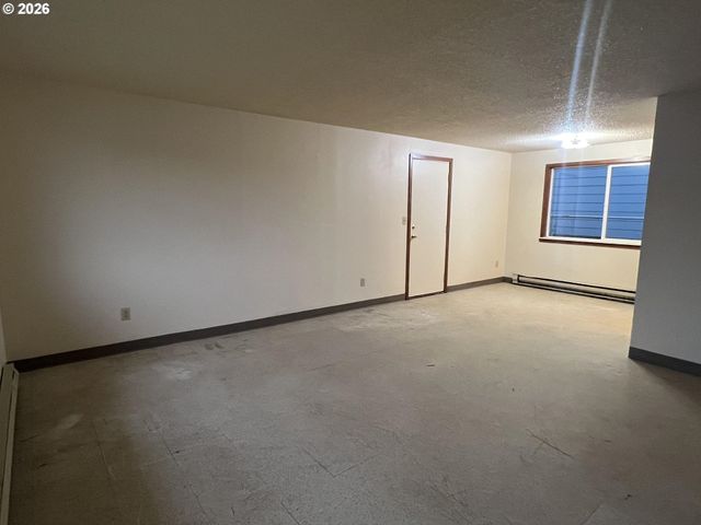 9818 Se CLACKAMAS Rd, Clackamas, OR 97015